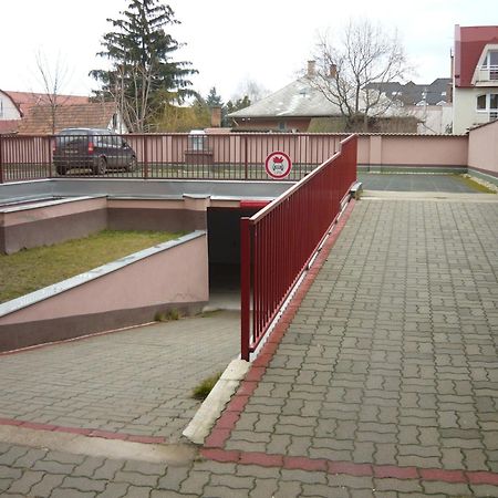 Lux Apartmanok Hajduszoboszlo Exterior photo